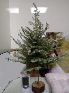 Sneeze making christmas tree on the desk as adornments